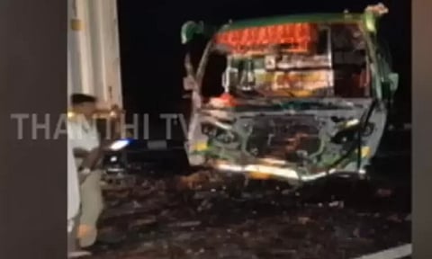 கேரளாவில், லாரி மீது சுற்றுலா பேருந்து மோதி விபத்து - நாமக்கல் மாணவர்கள் 23 பேர் காயம்