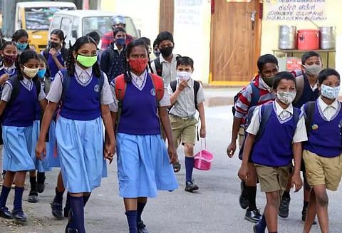 கர்நாடகத்தில் நாளை மறுநாள் பள்ளிகள் திறப்பு