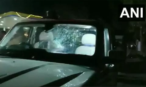 திரிணாமுல் காங்கிரஸ் எம்பி அபிஷேக் பானர்ஜியின் கான்வாய் மீது தாக்குதல் - மந்திரியின் கார் சேதம்