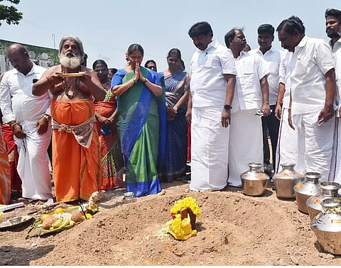 எறையூரில் ஒருங்கிணைந்த ஊராட்சி மன்றம், கிராம நிர்வாக அலுவலக கட்டிட கட்டுமானப்பணி