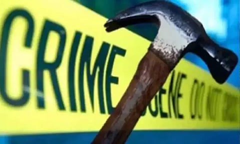 சொத்து தகராறில் சகோதரி, அவருடைய மகளை சுத்தியலால் தாக்கிய முதியவர் - சுவரில் தலையை முட்டிக்கொண்டதால் காயம்