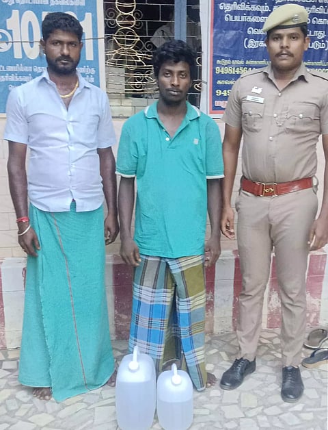 ஆலங்குடியில் 20 லிட்டர் சாராயம் பறிமுதல்