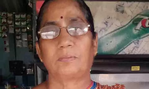 ஆலமரத்து மேடு பகுதியில் பயணிகள் நிழற்குடை கட்டி தரப்படுமா?