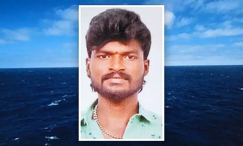 காசிமேடு மீன்பிடி துறைமுகத்தில் கடலில் தவறி விழுந்து மீனவர் சாவு