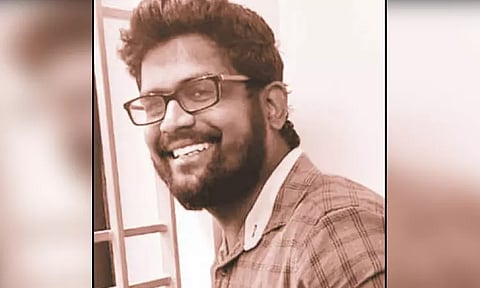 அம்பத்தூரில் பூட்டிய வீட்டுக்குள் என்ஜினீயர் தூக்கில் பிணமாக மீட்பு