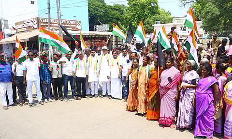 காங்கிரஸ் கட்சியினர் ஆர்ப்பாட்டம்