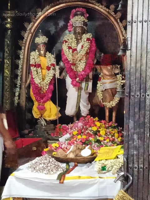 சுந்தரேஸ்வரர், கார்த்தியாயினி அம்மனுக்கு சிறப்பு அபிஷேகம்
