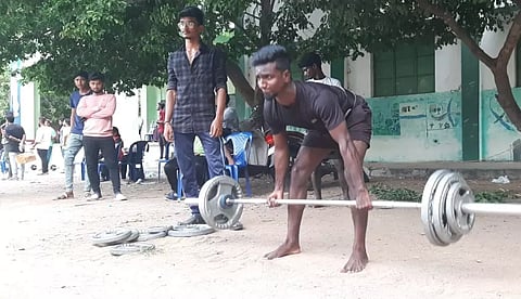 பளு தூக்கும் போட்டி