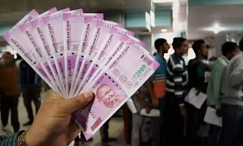 2 ஆயிரம் ரூபாய் நோட்டுகளை மாற்றும் விவகாரம்: பொதுநல மனுவை தள்ளுபடி செய்தது டெல்லி ஐகோர்ட்
