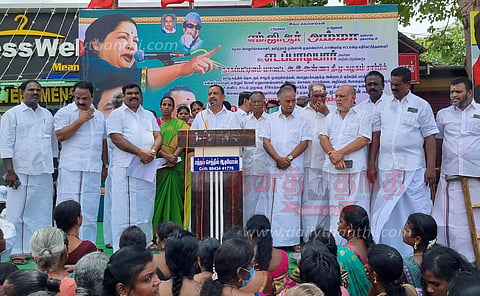 நாகையில், அ.தி.மு.க.வினர் ஆர்ப்பாட்டம்