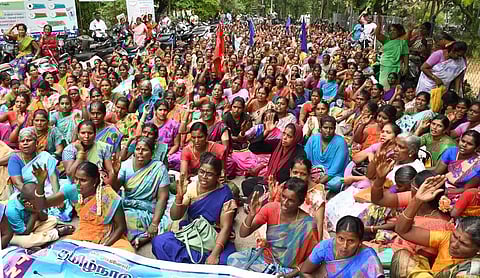 சத்துணவு ஊழியர்கள் ஆர்ப்பாட்டம்