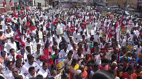 வருகின்ற நாடாளுமன்ற தேர்தலில் தமிழ்நாட்டில் 39 தொகுதிகளிலும் அ.தி.மு.க. வெற்றி பெறும்கோபி ஆர்ப்பாட்டத்தில் கே.ஏ.செங்கோட்டையன் எம்.எல்.ஏ. பேச்சு