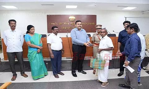 மக்கள் குறைதீர்க்கும் கூட்டத்தில் நலத்திட்ட உதவி; கலெக்டர் வழங்கினார்