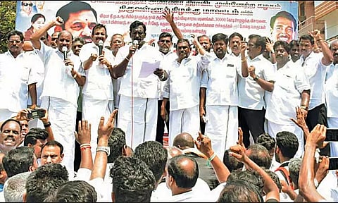 சென்னை புறநகர் பகுதியில் அ.தி.மு.க. கண்டன ஆர்ப்பாட்டம்