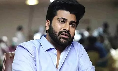 கார் விபத்தில் சிக்கி காயத்துடன் உயிர்தப்பிய சர்வானந்த்