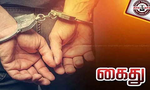 பட்டா கத்திகளுடன் சென்று மோட்டார் சைக்கிள் திருடிய 2 பேர் கைது