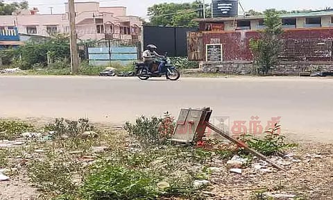 மூழ்கி வரும் அடிபம்பு