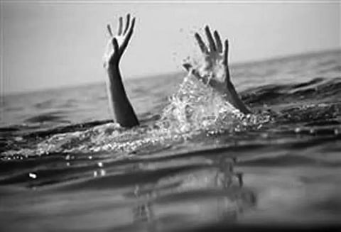 ஆற்றில் மூழ்கிய மாணவர் பிணமாக மீட்பு