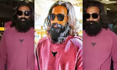 நீண்ட முடி, தாடியுடன் வைரலாகும் தனுசின் தோற்றம்