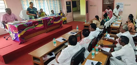 தர்மபுரி-அரூர் இடையே 4 வழிச்சாலையை தரமாக அமைக்க வேண்டும்மாவட்ட ஊராட்சிக்குழு கூட்டத்தில் வலியுறுத்தல்