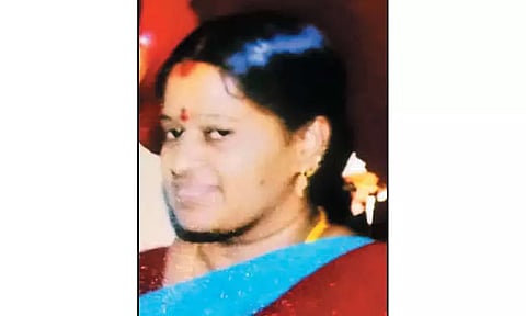 மனவளர்ச்சி குன்றிய மகளை தீவைத்து எரித்துவிட்டு தாய் தற்கொலை