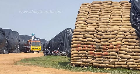 தர்மபுரி அருகே திறந்தவெளி கிடங்கில்நெல் மூட்டைகளை கணக்கெடுக்கும் பணி தீவிரம்குடிமை பொருள் வழங்கல் குற்றப்புலனாய்வு போலீசார் தொடர் கண்காணிப்பு
