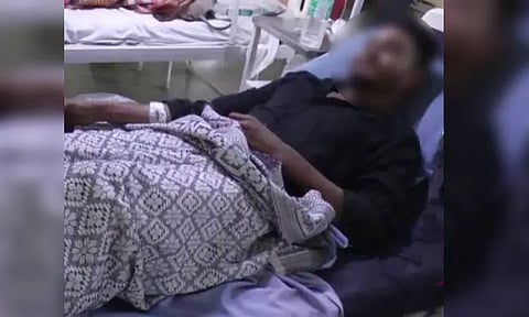 புதிய ஆடையும், கண்ணாடியும் அணிந்து வந்த நபர் மீது கும்பல் தாக்குதல், பெண் மானபங்கம் - குஜராத்தில் அதிர்ச்சி சம்பவம்