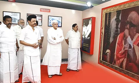 கருணாநிதி புகைப்பட கண்காட்சி - முதல்-அமைச்சர் மு.க.ஸ்டாலின் திறந்து வைத்தார்