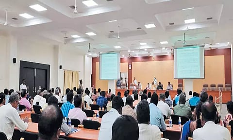 காஞ்சிபுரம் வரதராஜ பெருமாள் கோவில் திருவிழா பாதுகாப்பு ஆலோசனை கூட்டம்