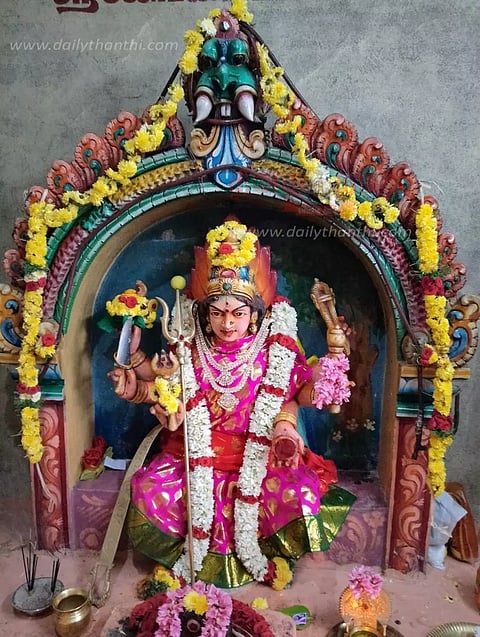 கோட்டை காளியம்மனுக்கு சிறப்பு அலங்காரம்
