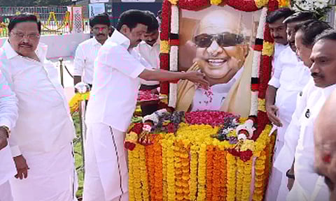 எண்ணற்ற சமூகநலத் திட்டங்களால் இன்றைய நவீனத் தமிழ்நாட்டைச் செதுக்கிய சிற்பி கலைஞர்: முதல் அமைச்சர் டுவீட்