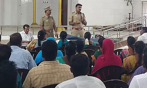 ஒவ்வொரு கிராமத்திலும் கண்காணிப்பு கேமரா பொருத்த வேண்டும்