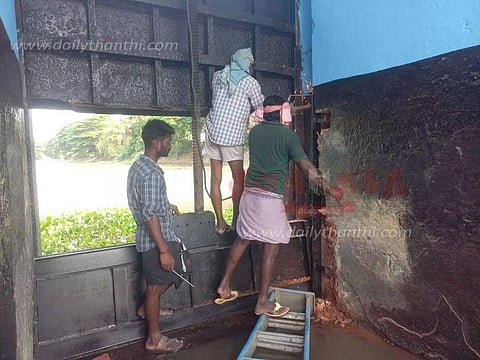 திருவாரூரில், கதவணை சீரமைப்பு பணிகள் மும்முரம்