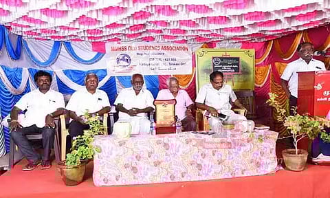 முன்னாள் மாணவர்கள் சந்திப்பு