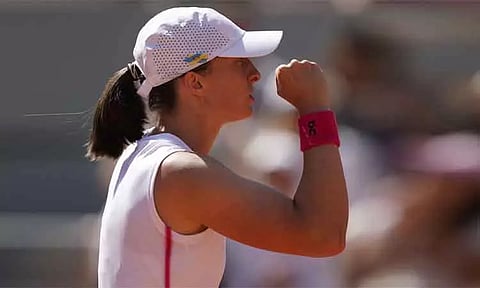 பிரெஞ்சு ஓபன் டென்னிஸ்: 'டபுள் பாகல்ஸ்' செட்டில் வெற்றி பெற்ற ஸ்வியாடெக்