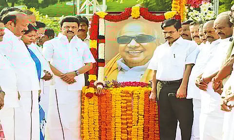 100-வது பிறந்தநாளையொட்டி கருணாநிதி நினைவிடத்தில் முதல்-அமைச்சர் மு.க.ஸ்டாலின் மரியாதை