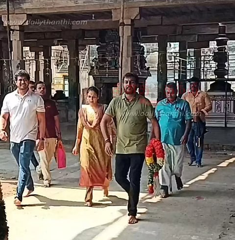 ரஜினிகாந்த் மகள் சவுந்தர்யா, கணவருடன் சாமி தரிசனம்