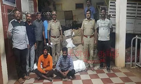 சரக்கு வேனில் கடத்தப்பட்ட ரூ.7 லட்சம் புகையிலை பொருட்கள் பறிமுதல்