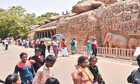 ஞாயிறு விடுமுறை தினத்தையொட்டி மாமல்லபுரத்தில் குவிந்த சுற்றுலா பயணிகள்