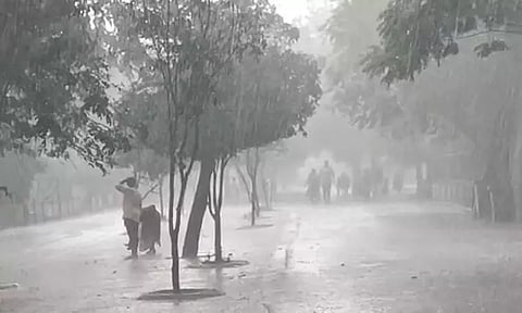 சென்னையில் பல்வேறு பகுதிகளில் திடீர் மழை