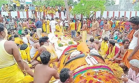 கூடுவாஞ்சேரி அடுத்த கல்வாய் கிராமத்தில் திரவுபதி அம்மன் கோவிலில் படுகளம் நிகழ்ச்சி