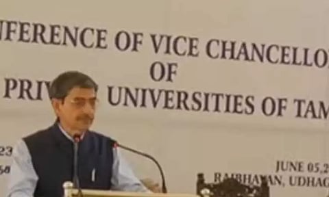 வெளிநாடு செல்வதால் முதலீடுகள் வராது: தமிழக கவர்னர் ஆர்.என்.ரவி மறைமுக விமர்சனம்
