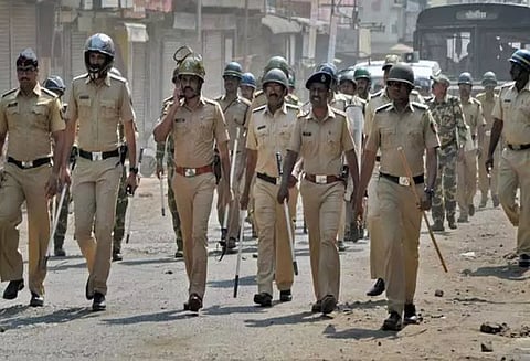 பெலகாவியில் இரவோடு, இரவாக நிறுவப்பட்ட சங்கொள்ளி ராயண்ணா சிலையால் பரபரப்பு