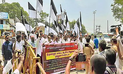 திருவள்ளூர் மாவட்ட கலெக்டர் அலுவலகம் முன்பு முஸ்லிம் முன்னேற்ற கழகம் ஆர்ப்பாட்டம்