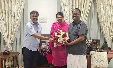 கனிமொழி எம்.பி.யுடன் இயக்குனர் லிங்குசாமி சந்திப்பு