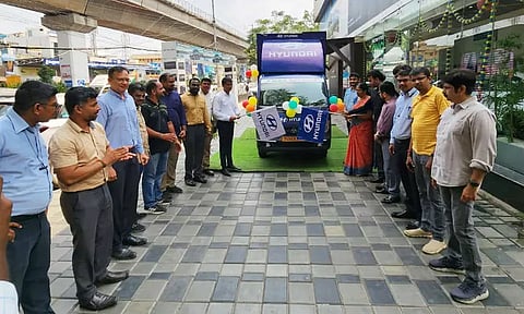 ஹுண்டாய்: வாடிக்கையாளர்கள் வீடு தேடி செல்லும் 'கிராண்டு i10 NIOS ஃபுளோட் வேன்' நடமாடும் விளம்பர பரப்புரை வாகனம் அறிமுகம்