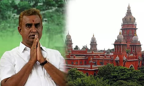 டெண்டர் முறைகேடு...எஸ்.பி. வேலுமணி மீது நடவடிக்கை எடுக்க தமிழக அரசுக்கு சென்னை ஐகோர்ட்டு உத்தரவு.!