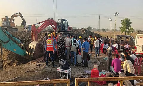 ஆழ்துளை கிணற்றில் விழுந்த 2 வயது குழந்தை: 24 மணி நேரத்தை கடந்தும் தொடரும் மீட்பு பணி: களம் இறங்கிய ராணுவம்...!