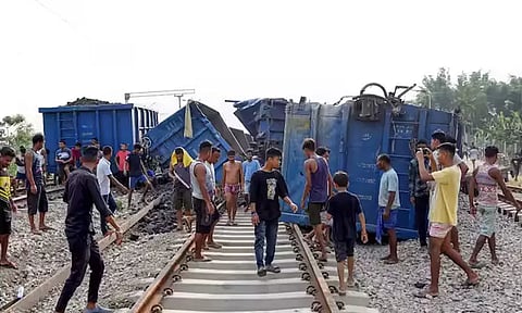 அசாமில் அதிர்ச்சி; சரக்கு ரெயிலின் 20 பெட்டிகள் தடம் புரண்டன