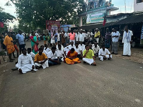 தி.மு.க.வினர் சாலை மறியல்